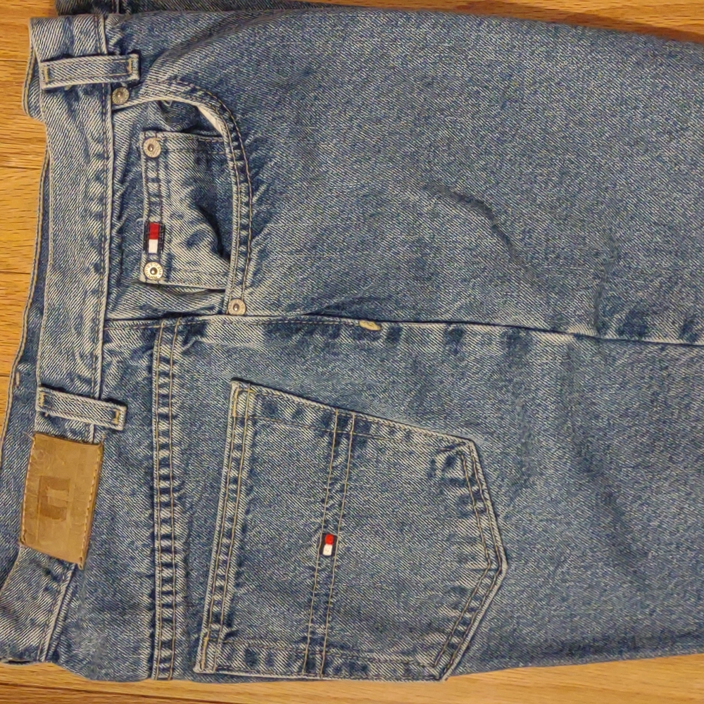 TOMMY HILFIGER JEANS